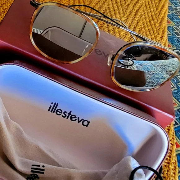 Illesteva | Accessories | Illesteva Sunglasses | Poshmark display picture 3